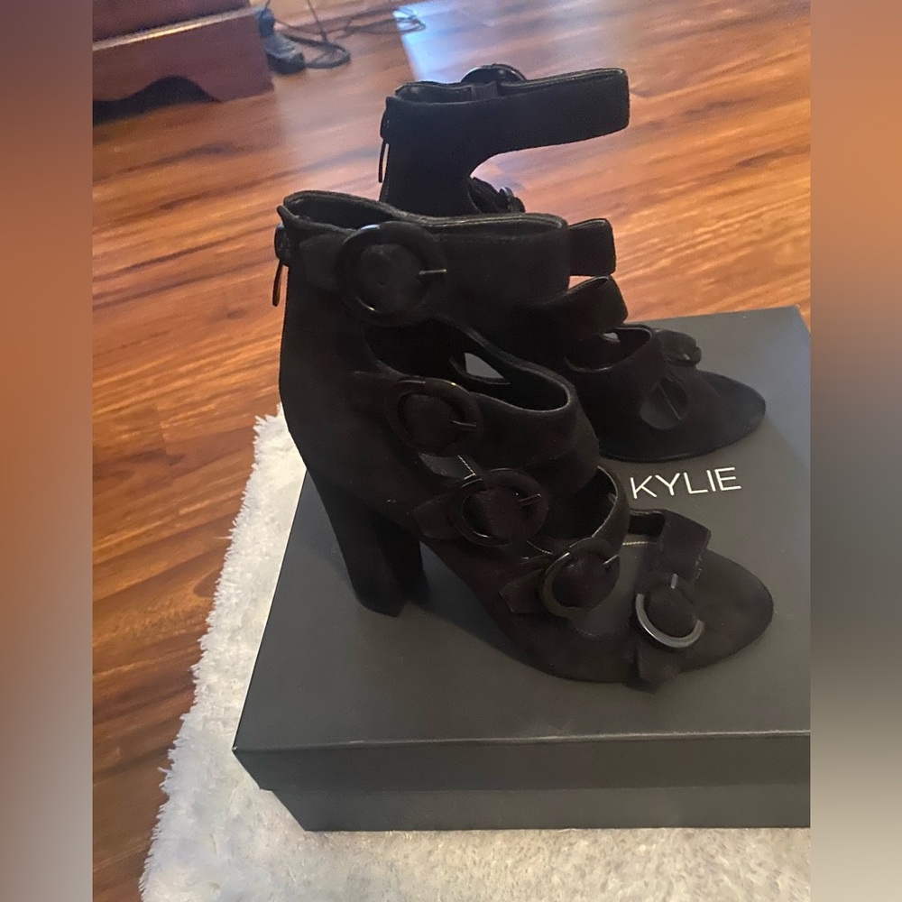 Blk suede open strappy boot - Picture 2 of 7